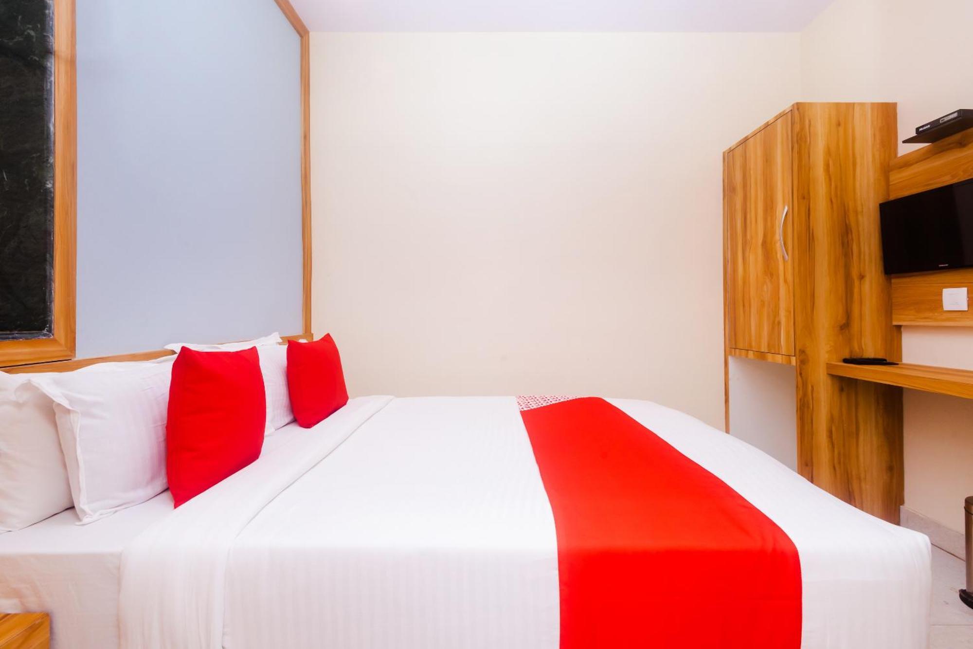 Hotel Sun City Near Saifee Hospital And Hn Reliance Hospital Bombay Esterno foto