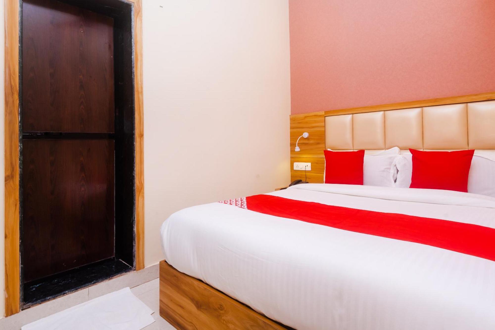 Hotel Sun City Near Saifee Hospital And Hn Reliance Hospital Bombay Esterno foto