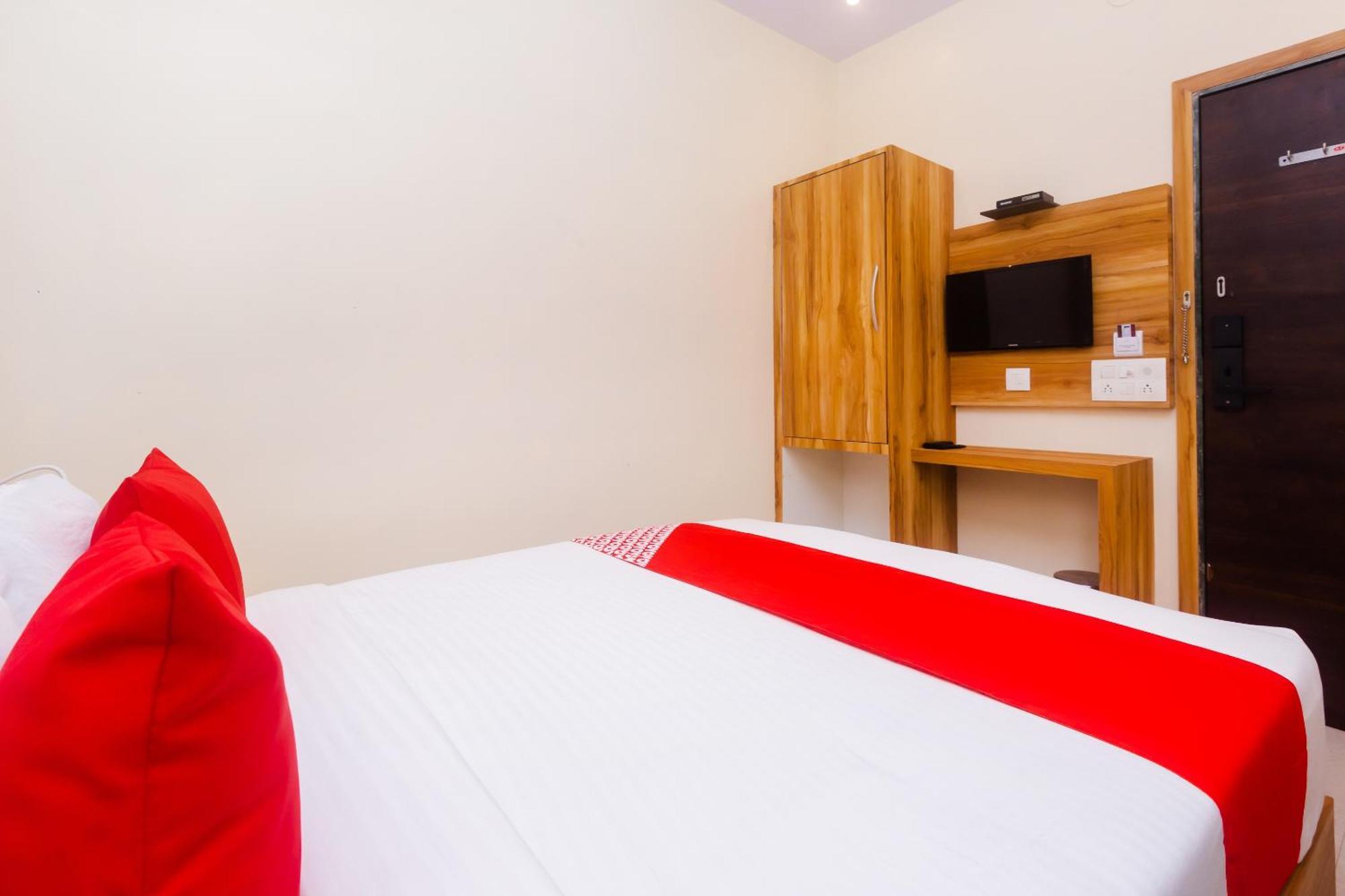 Hotel Sun City Near Saifee Hospital And Hn Reliance Hospital Bombay Esterno foto